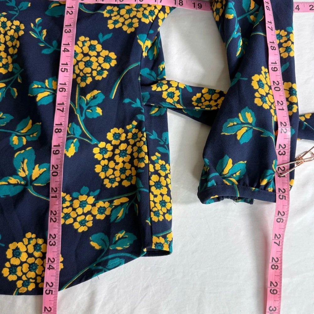 J. Crew Floral Hydrangea Drapey Crepe Wrap Blouse Shirt Size Medium EUC